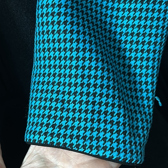 PERCEPTIONS ladies blazer. size 10. From has a ribbon tie. - Picture 4 of 7